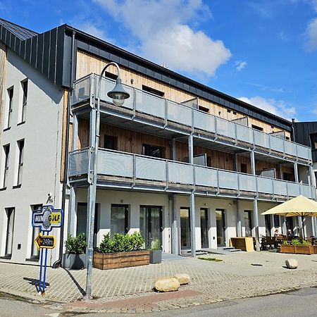 Enjoyharrachov - Atraktivni Klidny Klimatizovany Apartman 20 V Centru Harrachova S Parkovanim, Wifi-Wlan, Sat, Herni Konzoli, Ipad, Netflix Zdarma, Moznosti Dobijeni Auta, Vyhledem Do Zahrady A Na Romanticky Kostelik Bagian luar foto