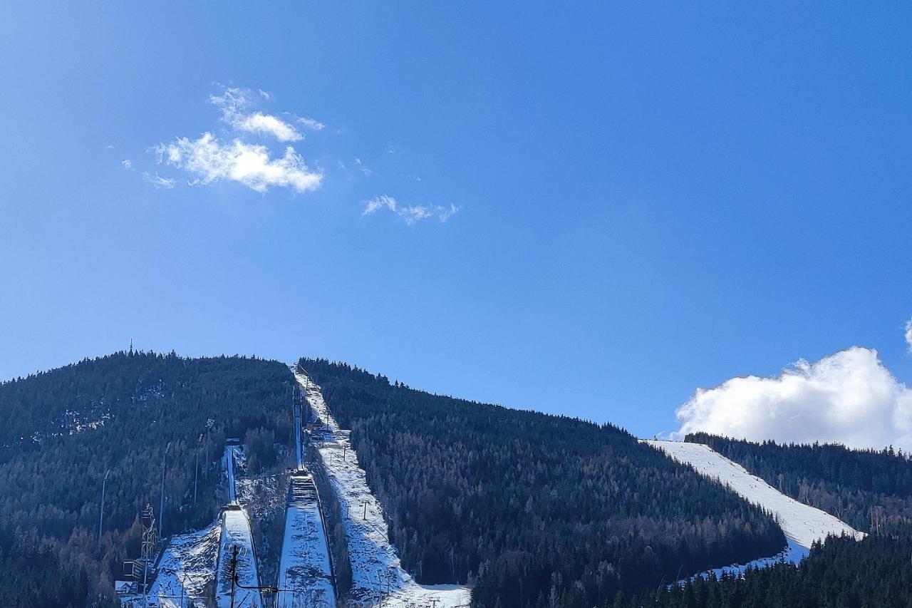 Enjoyharrachov - Atraktivni Klidny Klimatizovany Apartman 20 V Centru Harrachova S Parkovanim, Wifi-Wlan, Sat, Herni Konzoli, Ipad, Netflix Zdarma, Moznosti Dobijeni Auta, Vyhledem Do Zahrady A Na Romanticky Kostelik Bagian luar foto