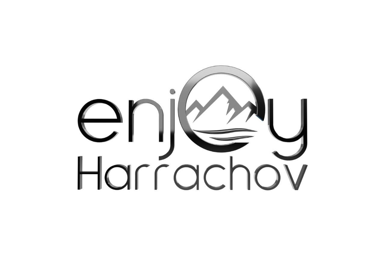 Enjoyharrachov - Atraktivni Klidny Klimatizovany Apartman 20 V Centru Harrachova S Parkovanim, Wifi-Wlan, Sat, Herni Konzoli, Ipad, Netflix Zdarma, Moznosti Dobijeni Auta, Vyhledem Do Zahrady A Na Romanticky Kostelik Bagian luar foto