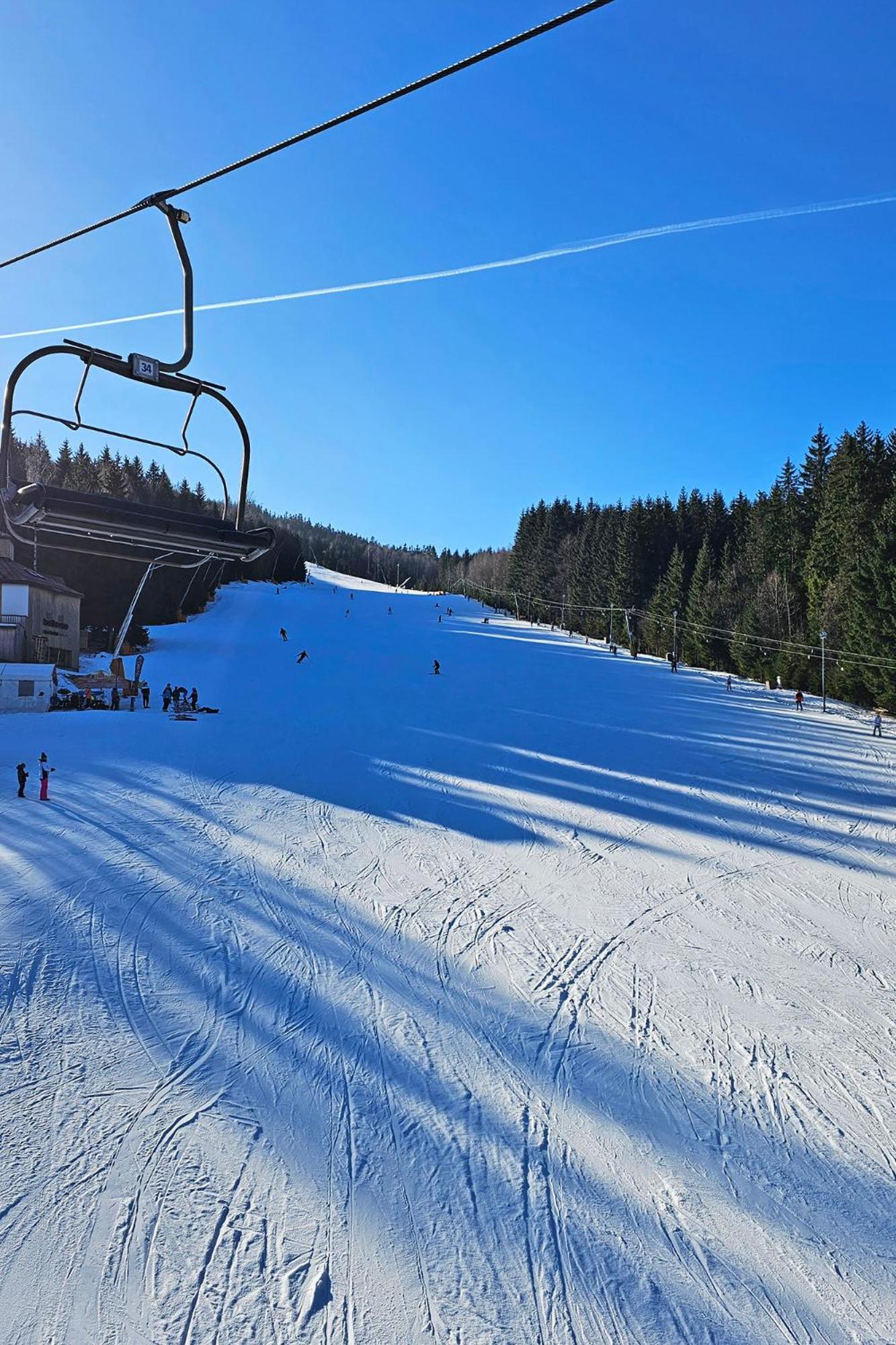 Enjoyharrachov - Atraktivni Klidny Klimatizovany Apartman 20 V Centru Harrachova S Parkovanim, Wifi-Wlan, Sat, Herni Konzoli, Ipad, Netflix Zdarma, Moznosti Dobijeni Auta, Vyhledem Do Zahrady A Na Romanticky Kostelik Bagian luar foto