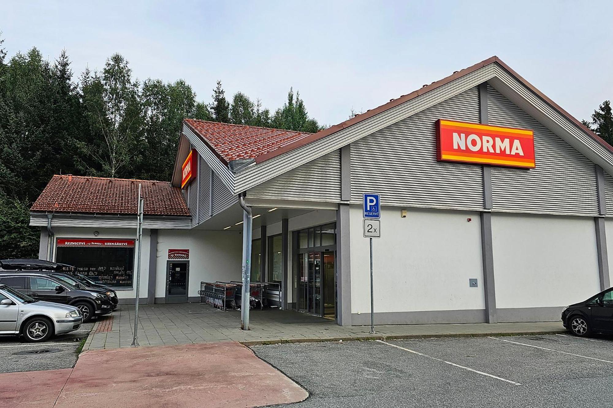 Enjoyharrachov - Atraktivni Klidny Klimatizovany Apartman 20 V Centru Harrachova S Parkovanim, Wifi-Wlan, Sat, Herni Konzoli, Ipad, Netflix Zdarma, Moznosti Dobijeni Auta, Vyhledem Do Zahrady A Na Romanticky Kostelik Bagian luar foto