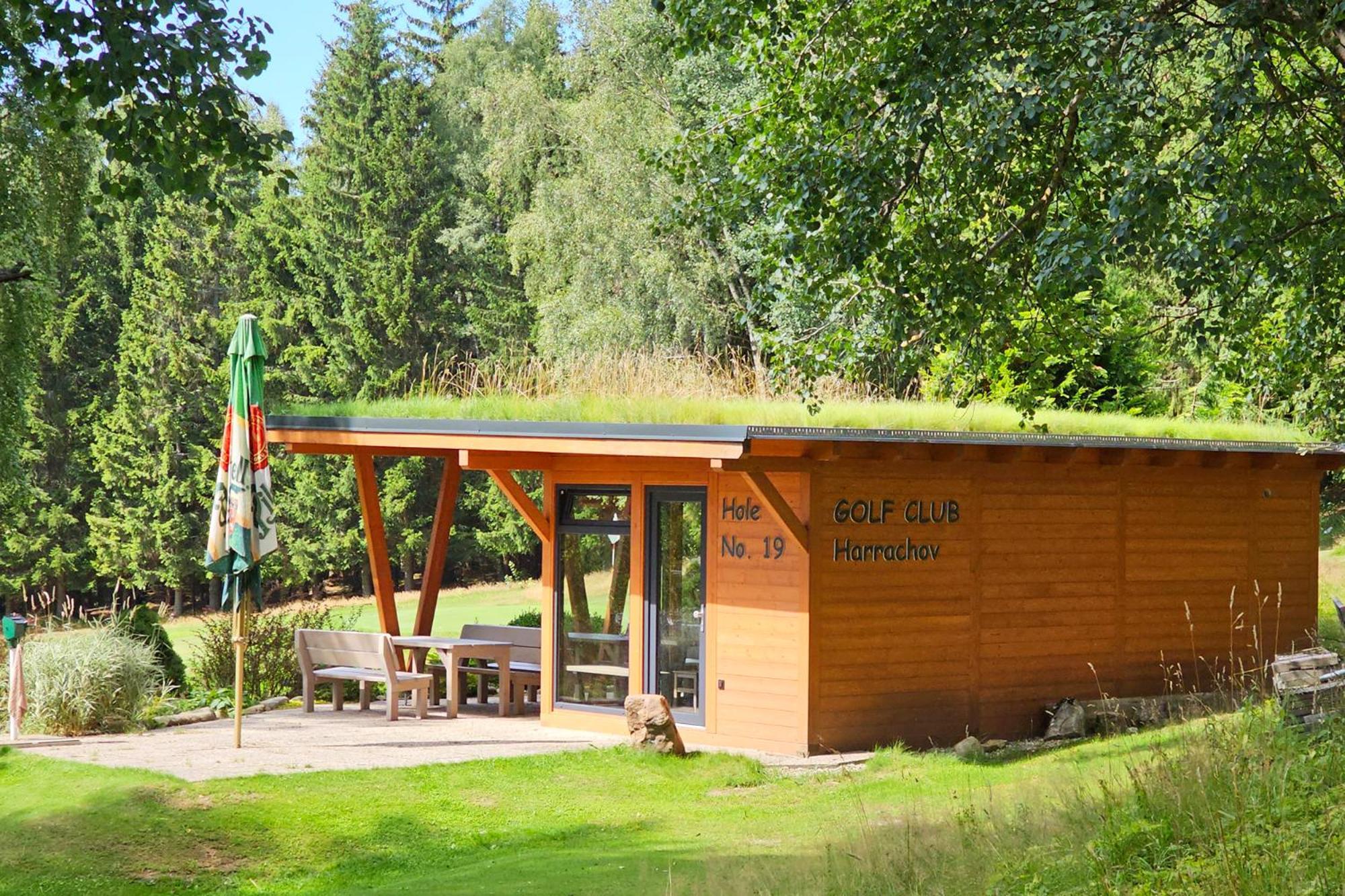 Enjoyharrachov - Atraktivni Klidny Klimatizovany Apartman 20 V Centru Harrachova S Parkovanim, Wifi-Wlan, Sat, Herni Konzoli, Ipad, Netflix Zdarma, Moznosti Dobijeni Auta, Vyhledem Do Zahrady A Na Romanticky Kostelik Bagian luar foto