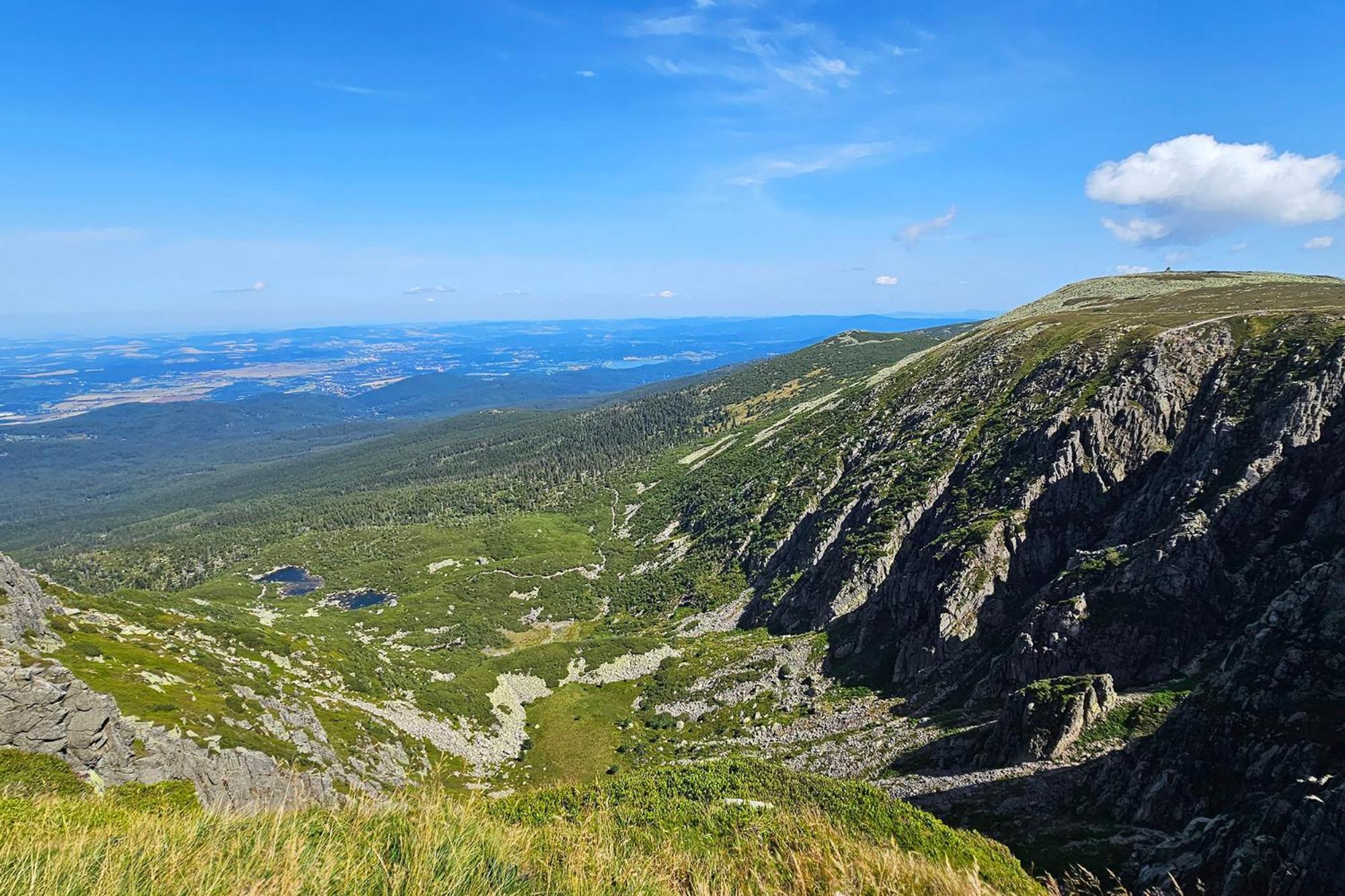 Enjoyharrachov - Atraktivni Klidny Klimatizovany Apartman 20 V Centru Harrachova S Parkovanim, Wifi-Wlan, Sat, Herni Konzoli, Ipad, Netflix Zdarma, Moznosti Dobijeni Auta, Vyhledem Do Zahrady A Na Romanticky Kostelik Bagian luar foto