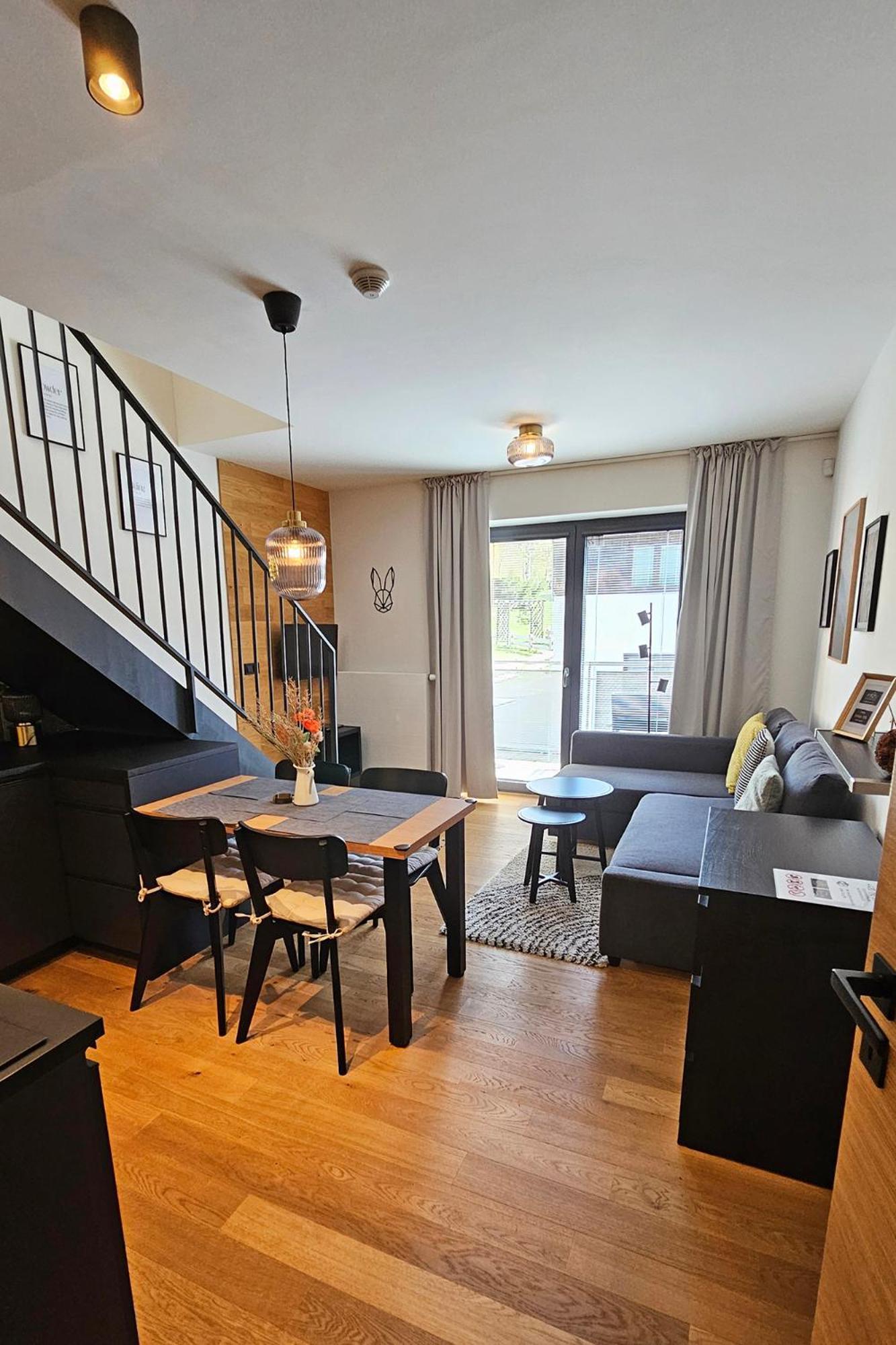 Enjoyharrachov - Atraktivni Klidny Klimatizovany Apartman 20 V Centru Harrachova S Parkovanim, Wifi-Wlan, Sat, Herni Konzoli, Ipad, Netflix Zdarma, Moznosti Dobijeni Auta, Vyhledem Do Zahrady A Na Romanticky Kostelik Bagian luar foto