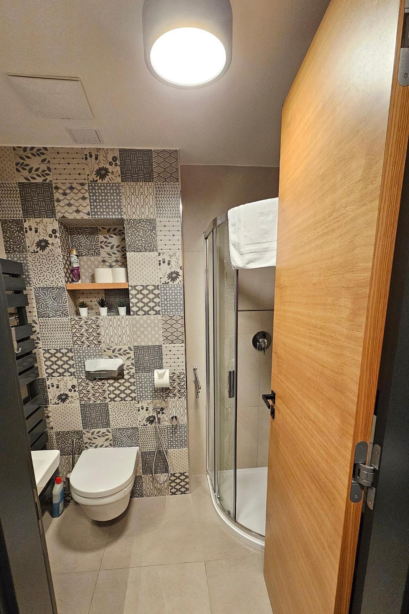 Enjoyharrachov - Atraktivni Klidny Klimatizovany Apartman 20 V Centru Harrachova S Parkovanim, Wifi-Wlan, Sat, Herni Konzoli, Ipad, Netflix Zdarma, Moznosti Dobijeni Auta, Vyhledem Do Zahrady A Na Romanticky Kostelik Bagian luar foto